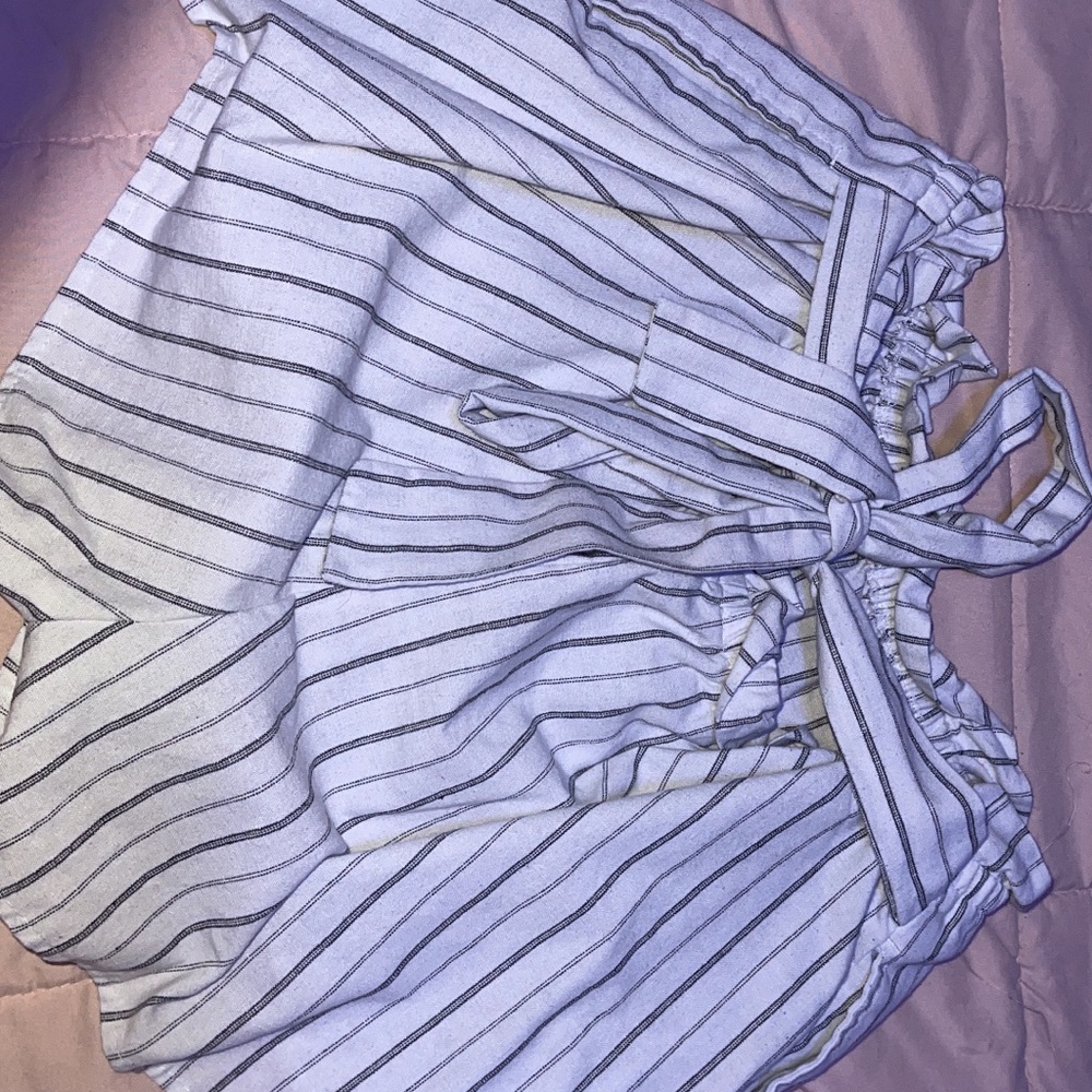 Super cute paper bag shorts! Very good condition size med